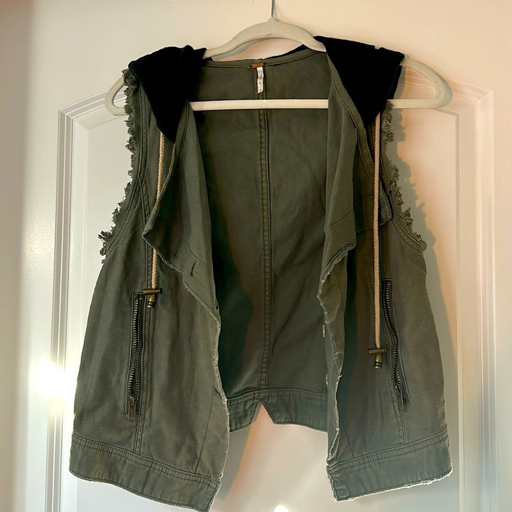 Free People button up cargo vest with hood Size small